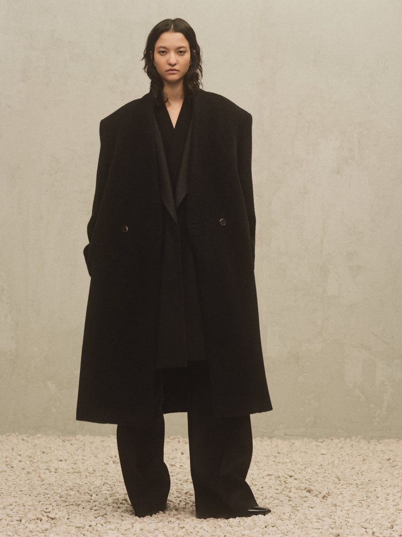 HOVER.BRUSHEDHERRINGBONELAPELESSOVERCOAT.BLACK .FG24FW30 624BRH