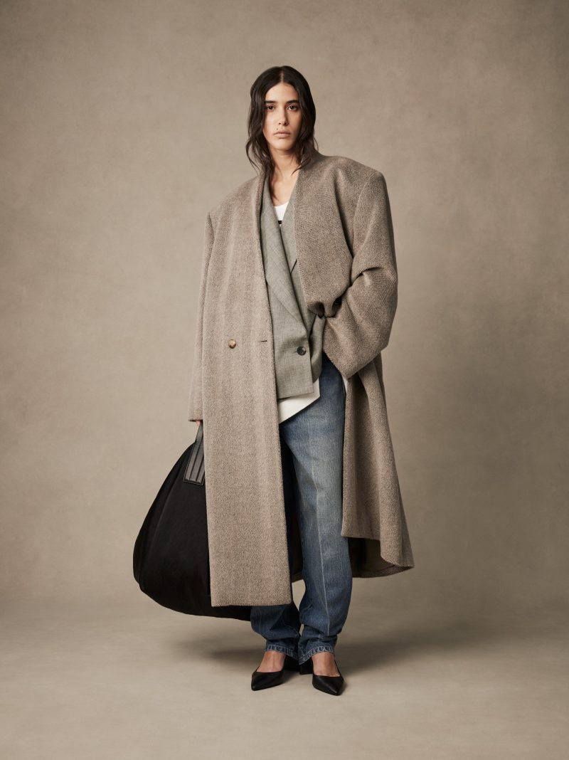 NEEDTIGHTERCROP.PDP .BRUSHEDHERRINGBONELAPELESSOVERCOAT.DOVEGREY.FG24FW30 624BRH